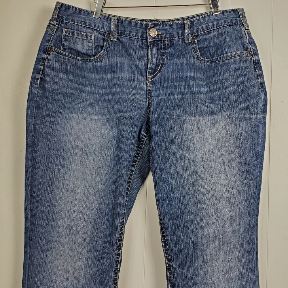 Maurice's boot cut jeans size 13/14